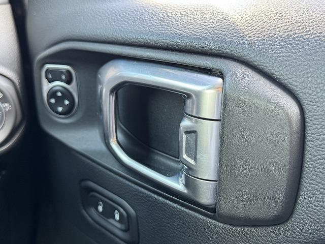 【各種オートローン】もご用意しております。頭金０円・ボーナス無しから審査可能。１２回から１２０回までお支払回数がお選び頂けます中古車から新車すべてにご利用頂けますのでお気軽にスタッフへご相談ください