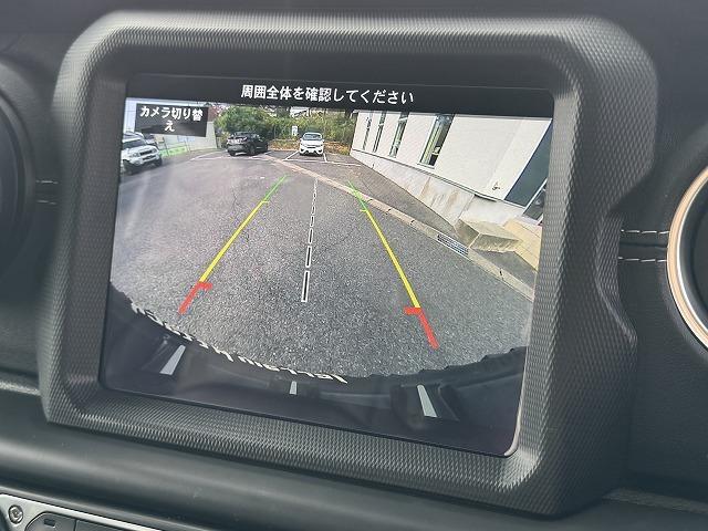 【カラーバックモニター】を装備しております。リアの映像がカラーで映し出されますので日々の駐車も安心安全です。