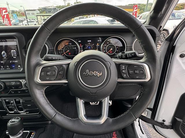 ステアリングも使用感が少なく、きれいな状態となっております♪