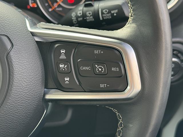 【前車追従式クルーズコントロール】装備車両です。遠距離ドライブの高速道路などでは大活躍で疲労軽減に役立ちます。