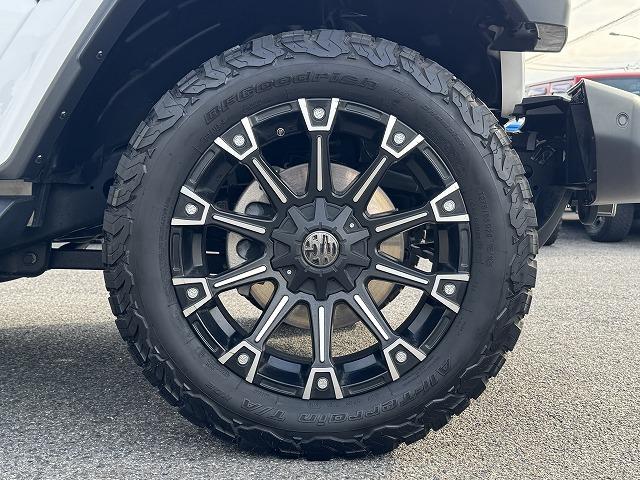 【任意保険】自動車と一緒に任意保険もご相談下さい。専任スタッフがお車に合った内容をご提案させていただきます。