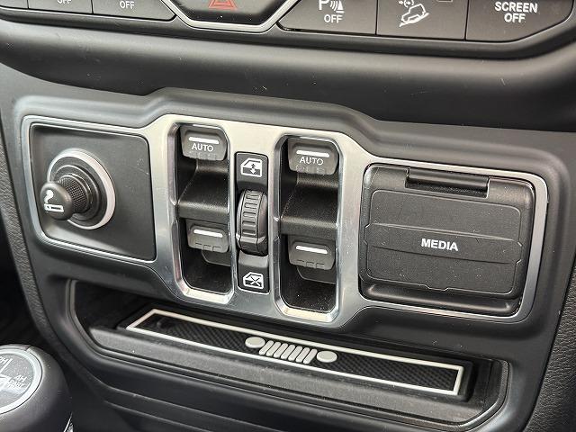 【全車鑑定車】鑑定付きの良質なお車のみを厳選して展示中☆第３者機関の認定付き車ですので、遠方の方でも、安心してご検討いただけます