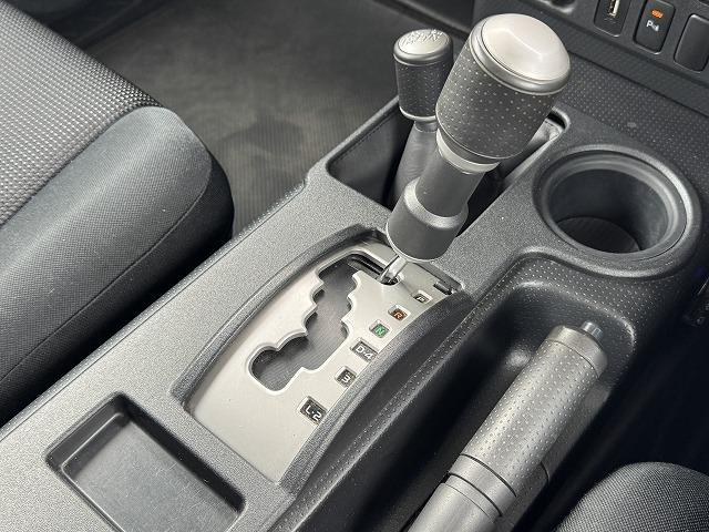 FJクルーザー カラーパッケージ クルーズコントロール 社外ナビTV デジタルインナーミラー クリアランスソナー バックカメラ 社外17インチアルミ ステアリングスイッチ Bluetooth接続 ミュージックサーバー CD/DVD再生(15枚目)