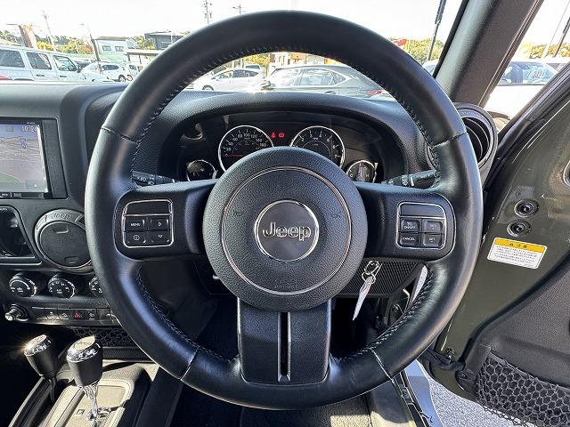 ジープ・ラングラーアンリミテッド スポーツ クルーズコントロール ナビTV サイド・バックカメラ サイドステップ ステアリングスイッチ 純正17インチアルミ ダウンヒルアシスト キーレスエントリー ドライブレコーダー ETC CD/DVD再生(12枚目)