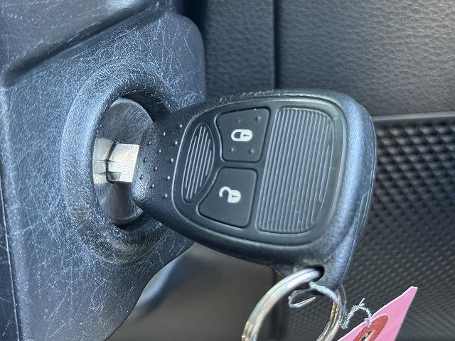 ジープ・ラングラーアンリミテッド スポーツ クルーズコントロール ナビTV サイド・バックカメラ サイドステップ ステアリングスイッチ 純正17インチアルミ ダウンヒルアシスト キーレスエントリー ドライブレコーダー ETC CD/DVD再生(14枚目)