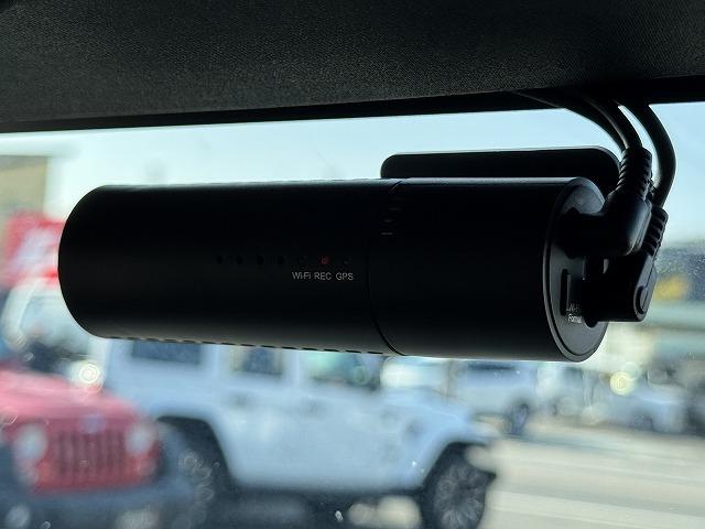 ジープ・ラングラーアンリミテッド スポーツ クルーズコントロール ナビTV サイド・バックカメラ サイドステップ ステアリングスイッチ 純正17インチアルミ ダウンヒルアシスト キーレスエントリー ドライブレコーダー ETC CD/DVD再生(16枚目)