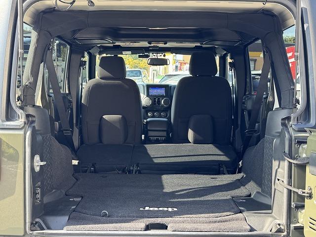 ジープ・ラングラーアンリミテッド スポーツ クルーズコントロール ナビTV サイド・バックカメラ サイドステップ ステアリングスイッチ 純正17インチアルミ ダウンヒルアシスト キーレスエントリー ドライブレコーダー ETC CD/DVD再生(17枚目)