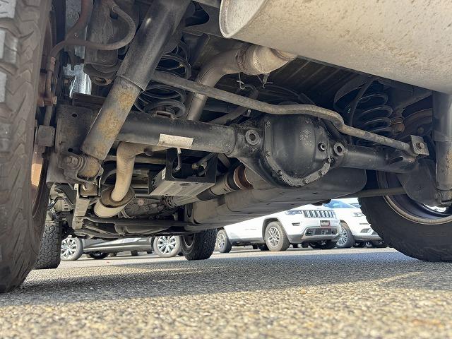 ジープ・ラングラーアンリミテッド スポーツ クルーズコントロール ナビTV サイド・バックカメラ サイドステップ ステアリングスイッチ 純正17インチアルミ ダウンヒルアシスト キーレスエントリー ドライブレコーダー ETC CD/DVD再生(33枚目)