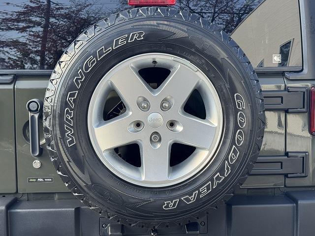 ジープ・ラングラーアンリミテッド スポーツ クルーズコントロール ナビTV サイド・バックカメラ サイドステップ ステアリングスイッチ 純正17インチアルミ ダウンヒルアシスト キーレスエントリー ドライブレコーダー ETC CD/DVD再生(39枚目)