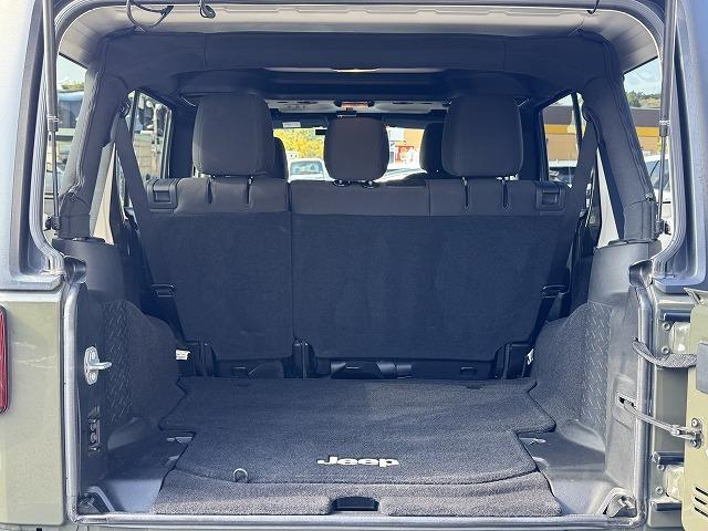 ジープ・ラングラーアンリミテッド スポーツ クルーズコントロール ナビTV サイド・バックカメラ サイドステップ ステアリングスイッチ 純正17インチアルミ ダウンヒルアシスト キーレスエントリー ドライブレコーダー ETC CD/DVD再生(40枚目)