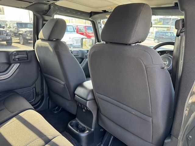 ジープ・ラングラーアンリミテッド スポーツ クルーズコントロール ナビTV サイド・バックカメラ サイドステップ ステアリングスイッチ 純正17インチアルミ ダウンヒルアシスト キーレスエントリー ドライブレコーダー ETC CD/DVD再生(41枚目)