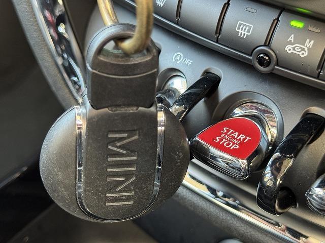 ＭＩＮＩ クーパーＳＤ　クラブマン　ＹＯＵＲＳパッケージ　ｈａｒｍａｎ／ｋａｒｄｏｎスピーカー　レーダークルーズコントロール　黒革　シートヒーター　電動シート　シートメモリー　電動パーキング　純正ナビ　純正１８インチアルミ　ＬＥＤヘッド（11枚目）