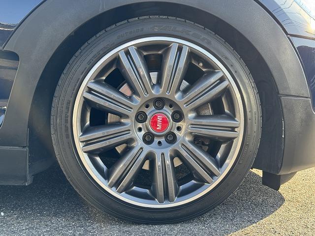 ＭＩＮＩ クーパーＳＤ　クラブマン　ＹＯＵＲＳパッケージ　ｈａｒｍａｎ／ｋａｒｄｏｎスピーカー　レーダークルーズコントロール　黒革　シートヒーター　電動シート　シートメモリー　電動パーキング　純正ナビ　純正１８インチアルミ　ＬＥＤヘッド（32枚目）