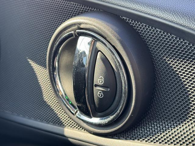 ＭＩＮＩ クーパーＳＤ　クラブマン　ＹＯＵＲＳパッケージ　ｈａｒｍａｎ／ｋａｒｄｏｎスピーカー　レーダークルーズコントロール　黒革　シートヒーター　電動シート　シートメモリー　電動パーキング　純正ナビ　純正１８インチアルミ　ＬＥＤヘッド（64枚目）