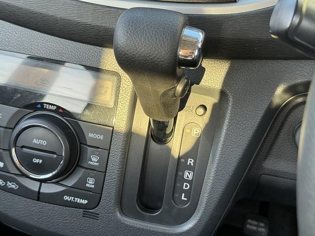 ワゴンＲスティングレー Ｘ　社外ナビＴＶ　アイドリングストップ　スマートキー　プッシュスタート　ＨＩＤヘッドライト　オートライト　ＥＴＣ　純正１４インチアルミホイール　オートエアコン　ＣＤ／ＤＶＤ再生　Ｂｌｕｅｔｏｏｔｈ接続（12枚目）