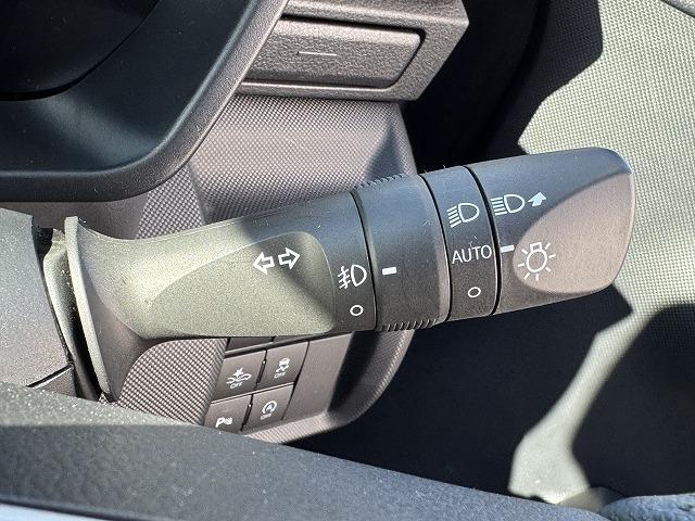 ライズ Ｚ　衝突軽減Ｓ　レーダークルーズコントロール　クリアランスソナー　純正ナビＴＶ　シートヒーター　ＬＥＤヘッド　ステアリングスイッチ　アイドリングストップ　スマートキー　純正１７インチアルミ　バックカメラ（14枚目）