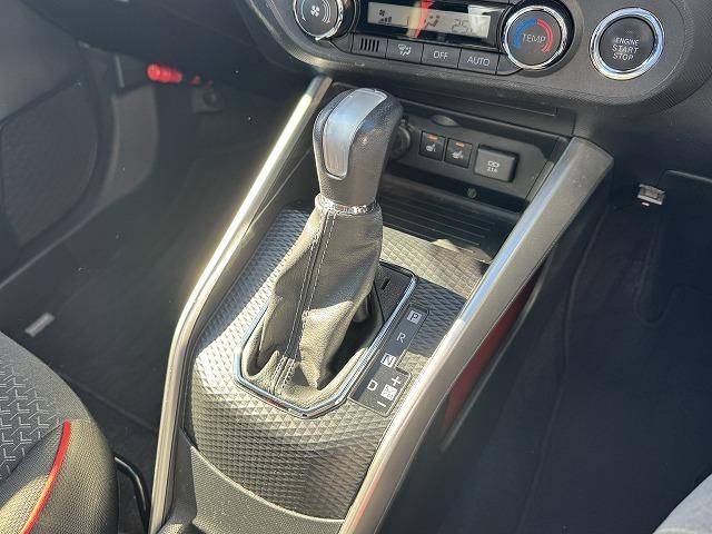 ライズ Ｚ　衝突軽減Ｓ　レーダークルーズコントロール　クリアランスソナー　純正ナビＴＶ　シートヒーター　ＬＥＤヘッド　ステアリングスイッチ　アイドリングストップ　スマートキー　純正１７インチアルミ　バックカメラ（15枚目）