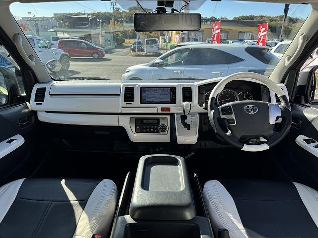 ハイエースバン ロングスーパーＧＬ　純正ナビＴＶ　社外リアテール　フリップダウンモニター　デジタルインナーミラー　バックカメラ　ＬＥＤヘッド　ステアリングスイッチ　Ｂｌｕｅｔｏｏｔｈ接続　ＣＤ／ＤＶＤ再生　ミュージックサーバー　ＥＴＣ（2枚目）