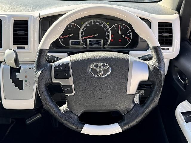 ハイエースバン ロングスーパーＧＬ　純正ナビＴＶ　社外リアテール　フリップダウンモニター　デジタルインナーミラー　バックカメラ　ＬＥＤヘッド　ステアリングスイッチ　Ｂｌｕｅｔｏｏｔｈ接続　ＣＤ／ＤＶＤ再生　ミュージックサーバー　ＥＴＣ（11枚目）