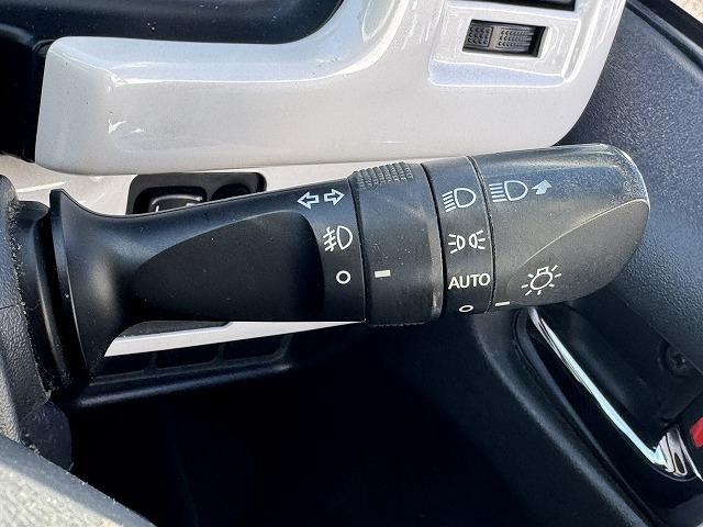 ハイエースバン ロングスーパーＧＬ　純正ナビＴＶ　社外リアテール　フリップダウンモニター　デジタルインナーミラー　バックカメラ　ＬＥＤヘッド　ステアリングスイッチ　Ｂｌｕｅｔｏｏｔｈ接続　ＣＤ／ＤＶＤ再生　ミュージックサーバー　ＥＴＣ（12枚目）