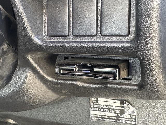 ハイエースバン ロングスーパーＧＬ　純正ナビＴＶ　社外リアテール　フリップダウンモニター　デジタルインナーミラー　バックカメラ　ＬＥＤヘッド　ステアリングスイッチ　Ｂｌｕｅｔｏｏｔｈ接続　ＣＤ／ＤＶＤ再生　ミュージックサーバー　ＥＴＣ（15枚目）