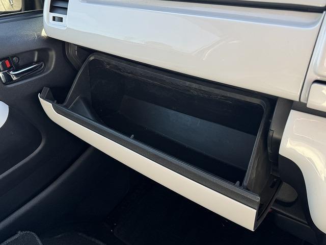 ハイエースバン ロングスーパーＧＬ　純正ナビＴＶ　社外リアテール　フリップダウンモニター　デジタルインナーミラー　バックカメラ　ＬＥＤヘッド　ステアリングスイッチ　Ｂｌｕｅｔｏｏｔｈ接続　ＣＤ／ＤＶＤ再生　ミュージックサーバー　ＥＴＣ（55枚目）