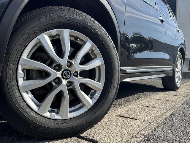 エクストレイル ２０Ｘｉ　ハイブリッド　プロパイロット　アラウンドビューモニター　デジタルインナーミラー　電動リアゲート　防水カプロンシート　ルーフレール　社外ナビＴＶ　ＬＥＤヘッド　電動パーキング　純正１７インチアルミ　Ｂｌｕｅｔｏｏｔｈ（28枚目）