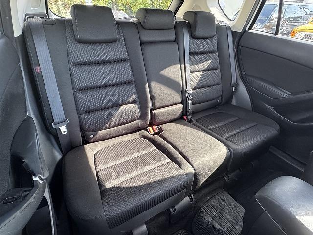 ＣＸ－５ ＸＤ　ＢＯＳＥサウンドスピーカー　社外ナビＴＶ　純正１９インチアルミホイール　サイド・バックカメラ　ＨＩＤヘッド　オートライト　ステアリングスイッチ　スマートキー　アイドリングストップ　オートライト　ＥＴＣ（7枚目）