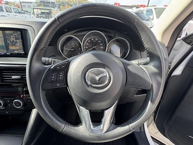 ＣＸ－５ ＸＤ　ＢＯＳＥサウンドスピーカー　社外ナビＴＶ　純正１９インチアルミホイール　サイド・バックカメラ　ＨＩＤヘッド　オートライト　ステアリングスイッチ　スマートキー　アイドリングストップ　オートライト　ＥＴＣ（11枚目）