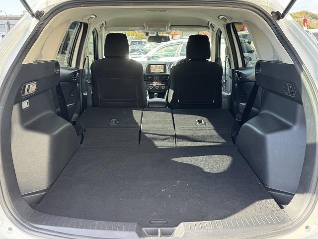 ＣＸ－５ ＸＤ　ＢＯＳＥサウンドスピーカー　社外ナビＴＶ　純正１９インチアルミホイール　サイド・バックカメラ　ＨＩＤヘッド　オートライト　ステアリングスイッチ　スマートキー　アイドリングストップ　オートライト　ＥＴＣ（17枚目）
