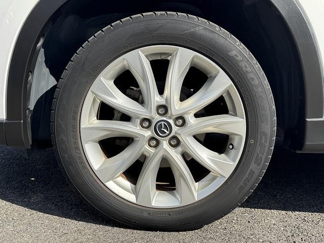 ＣＸ－５ ＸＤ　ＢＯＳＥサウンドスピーカー　社外ナビＴＶ　純正１９インチアルミホイール　サイド・バックカメラ　ＨＩＤヘッド　オートライト　ステアリングスイッチ　スマートキー　アイドリングストップ　オートライト　ＥＴＣ（29枚目）