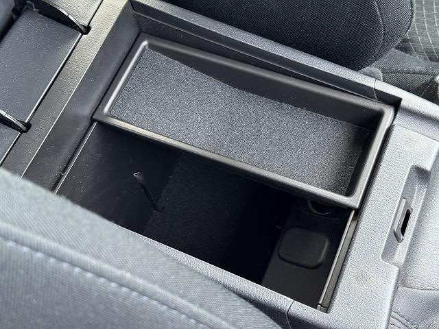ＣＸ－５ ＸＤ　ＢＯＳＥサウンドスピーカー　社外ナビＴＶ　純正１９インチアルミホイール　サイド・バックカメラ　ＨＩＤヘッド　オートライト　ステアリングスイッチ　スマートキー　アイドリングストップ　オートライト　ＥＴＣ（52枚目）
