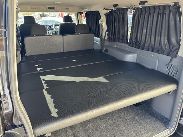 ＮＶ３５０キャラバンバン ロングプレミアムＧＸ　ベッドキット　衝突軽減Ｓ　アラウンドビューモニター　ＭＡＤＣＲＯＳＳ１６インチアルミ　電動スライドドア　純正ナビＴＶ　ＬＥＤヘッド　Ｗエアバック　ＥＴＣ　ドライブレコーダー　横滑り防止　後席エアコン（3枚目）