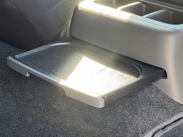 ＮＶ３５０キャラバンバン ロングプレミアムＧＸ　ベッドキット　衝突軽減Ｓ　アラウンドビューモニター　ＭＡＤＣＲＯＳＳ１６インチアルミ　電動スライドドア　純正ナビＴＶ　ＬＥＤヘッド　Ｗエアバック　ＥＴＣ　ドライブレコーダー　横滑り防止　後席エアコン（16枚目）