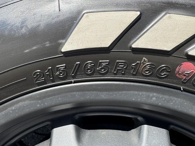 ＮＶ３５０キャラバンバン ロングプレミアムＧＸ　ベッドキット　衝突軽減Ｓ　アラウンドビューモニター　ＭＡＤＣＲＯＳＳ１６インチアルミ　電動スライドドア　純正ナビＴＶ　ＬＥＤヘッド　Ｗエアバック　ＥＴＣ　ドライブレコーダー　横滑り防止　後席エアコン（35枚目）