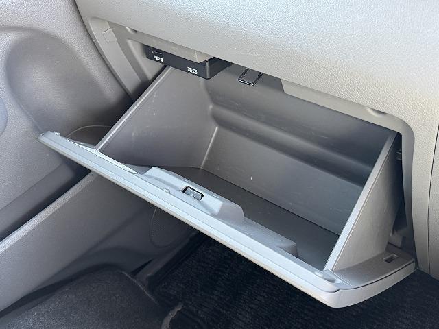 ＮＶ３５０キャラバンバン ロングプレミアムＧＸ　ベッドキット　衝突軽減Ｓ　アラウンドビューモニター　ＭＡＤＣＲＯＳＳ１６インチアルミ　電動スライドドア　純正ナビＴＶ　ＬＥＤヘッド　Ｗエアバック　ＥＴＣ　ドライブレコーダー　横滑り防止　後席エアコン（60枚目）