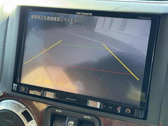 ジープ・ラングラーアンリミテッド サハラ　純正８型ナビＴＶ　ＡＬＰＩＮＥスピーカー　クルーズコントロール　革シート　リクライニングキット　ＸＴＲＥＭＥ－Ｊ１８インチアルミ　シートヒーター　サイドステップ　サイド・バックカメラ　ＢＴ接続　ＥＴＣ（3枚目）
