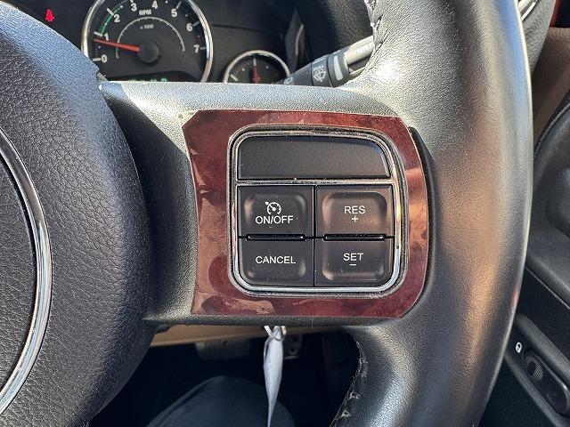 ジープ・ラングラーアンリミテッド サハラ　純正８型ナビＴＶ　ＡＬＰＩＮＥスピーカー　クルーズコントロール　革シート　リクライニングキット　ＸＴＲＥＭＥ－Ｊ１８インチアルミ　シートヒーター　サイドステップ　サイド・バックカメラ　ＢＴ接続　ＥＴＣ（4枚目）