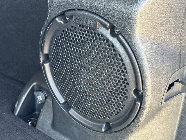 ジープ・ラングラーアンリミテッド サハラ　純正８型ナビＴＶ　ＡＬＰＩＮＥスピーカー　クルーズコントロール　革シート　リクライニングキット　ＸＴＲＥＭＥ－Ｊ１８インチアルミ　シートヒーター　サイドステップ　サイド・バックカメラ　ＢＴ接続　ＥＴＣ（5枚目）