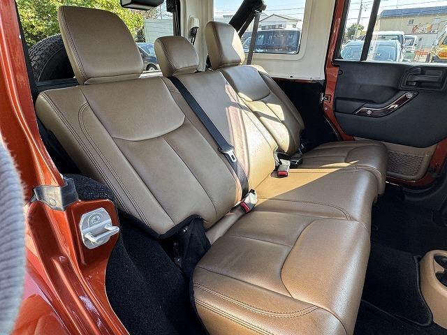 ジープ・ラングラーアンリミテッド サハラ　純正８型ナビＴＶ　ＡＬＰＩＮＥスピーカー　クルーズコントロール　革シート　リクライニングキット　ＸＴＲＥＭＥ－Ｊ１８インチアルミ　シートヒーター　サイドステップ　サイド・バックカメラ　ＢＴ接続　ＥＴＣ（8枚目）