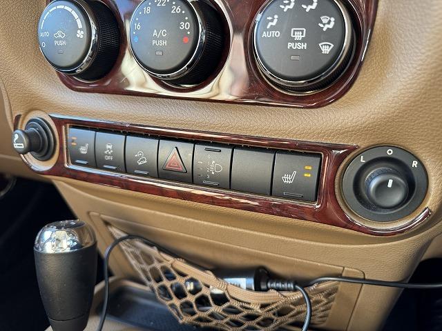 ジープ・ラングラーアンリミテッド サハラ　純正８型ナビＴＶ　ＡＬＰＩＮＥスピーカー　クルーズコントロール　革シート　リクライニングキット　ＸＴＲＥＭＥ－Ｊ１８インチアルミ　シートヒーター　サイドステップ　サイド・バックカメラ　ＢＴ接続　ＥＴＣ（9枚目）