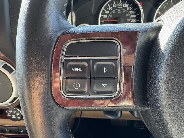 ジープ・ラングラーアンリミテッド サハラ　純正８型ナビＴＶ　ＡＬＰＩＮＥスピーカー　クルーズコントロール　革シート　リクライニングキット　ＸＴＲＥＭＥ－Ｊ１８インチアルミ　シートヒーター　サイドステップ　サイド・バックカメラ　ＢＴ接続　ＥＴＣ（12枚目）