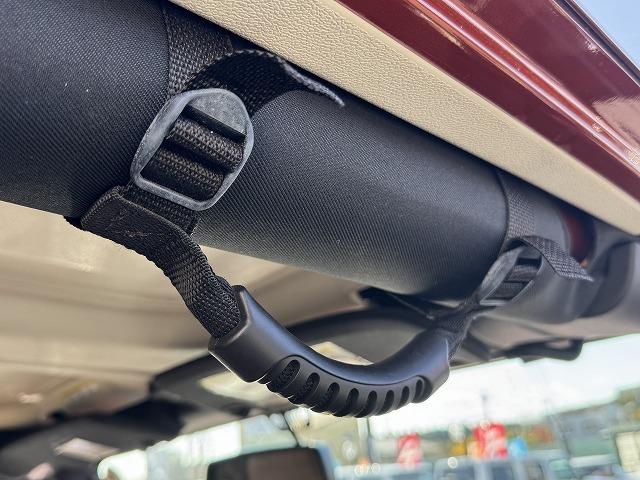 ジープ・ラングラーアンリミテッド サハラ　純正８型ナビＴＶ　ＡＬＰＩＮＥスピーカー　クルーズコントロール　革シート　リクライニングキット　ＸＴＲＥＭＥ－Ｊ１８インチアルミ　シートヒーター　サイドステップ　サイド・バックカメラ　ＢＴ接続　ＥＴＣ（16枚目）