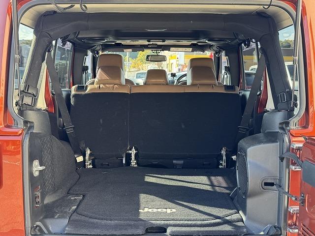ジープ・ラングラーアンリミテッド サハラ　純正８型ナビＴＶ　ＡＬＰＩＮＥスピーカー　クルーズコントロール　革シート　リクライニングキット　ＸＴＲＥＭＥ－Ｊ１８インチアルミ　シートヒーター　サイドステップ　サイド・バックカメラ　ＢＴ接続　ＥＴＣ（17枚目）