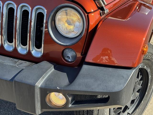ジープ・ラングラーアンリミテッド サハラ　純正８型ナビＴＶ　ＡＬＰＩＮＥスピーカー　クルーズコントロール　革シート　リクライニングキット　ＸＴＲＥＭＥ－Ｊ１８インチアルミ　シートヒーター　サイドステップ　サイド・バックカメラ　ＢＴ接続　ＥＴＣ（18枚目）