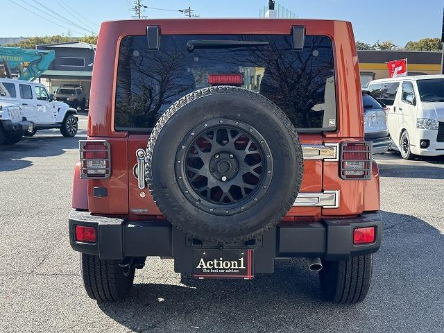 ジープ・ラングラーアンリミテッド サハラ　純正８型ナビＴＶ　ＡＬＰＩＮＥスピーカー　クルーズコントロール　革シート　リクライニングキット　ＸＴＲＥＭＥ－Ｊ１８インチアルミ　シートヒーター　サイドステップ　サイド・バックカメラ　ＢＴ接続　ＥＴＣ（25枚目）