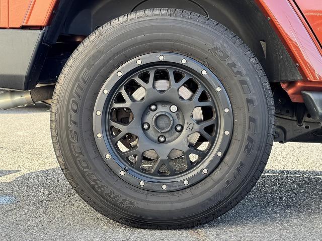 ジープ・ラングラーアンリミテッド サハラ　純正８型ナビＴＶ　ＡＬＰＩＮＥスピーカー　クルーズコントロール　革シート　リクライニングキット　ＸＴＲＥＭＥ－Ｊ１８インチアルミ　シートヒーター　サイドステップ　サイド・バックカメラ　ＢＴ接続　ＥＴＣ（30枚目）