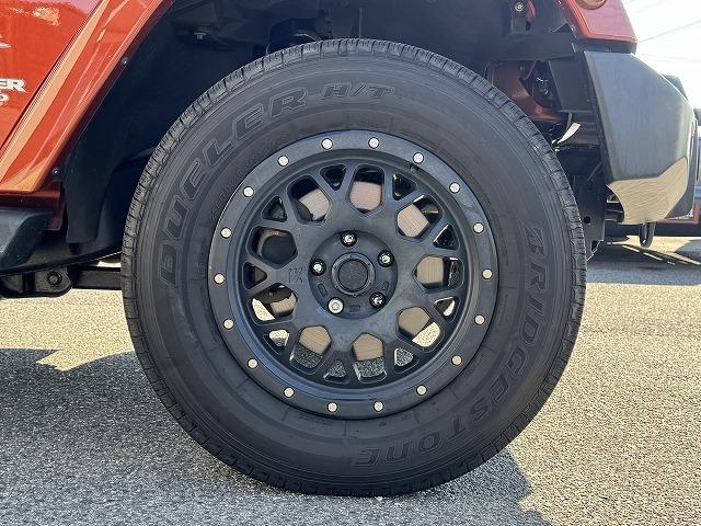 ジープ・ラングラーアンリミテッド サハラ　純正８型ナビＴＶ　ＡＬＰＩＮＥスピーカー　クルーズコントロール　革シート　リクライニングキット　ＸＴＲＥＭＥ－Ｊ１８インチアルミ　シートヒーター　サイドステップ　サイド・バックカメラ　ＢＴ接続　ＥＴＣ（31枚目）