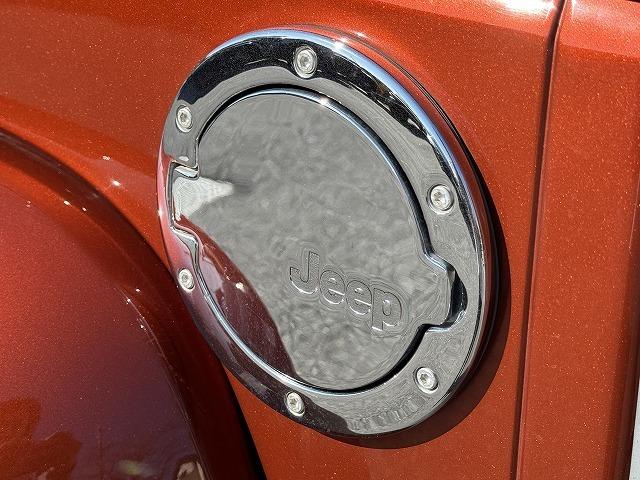 ジープ・ラングラーアンリミテッド サハラ　純正８型ナビＴＶ　ＡＬＰＩＮＥスピーカー　クルーズコントロール　革シート　リクライニングキット　ＸＴＲＥＭＥ－Ｊ１８インチアルミ　シートヒーター　サイドステップ　サイド・バックカメラ　ＢＴ接続　ＥＴＣ（36枚目）