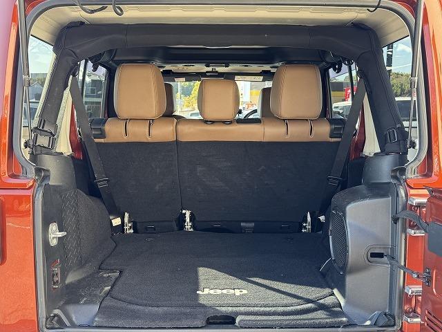 ジープ・ラングラーアンリミテッド サハラ　純正８型ナビＴＶ　ＡＬＰＩＮＥスピーカー　クルーズコントロール　革シート　リクライニングキット　ＸＴＲＥＭＥ－Ｊ１８インチアルミ　シートヒーター　サイドステップ　サイド・バックカメラ　ＢＴ接続　ＥＴＣ（42枚目）